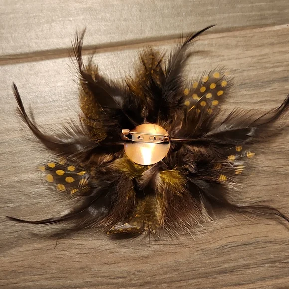 Fur & Feather brooch - Picture 3 of 4